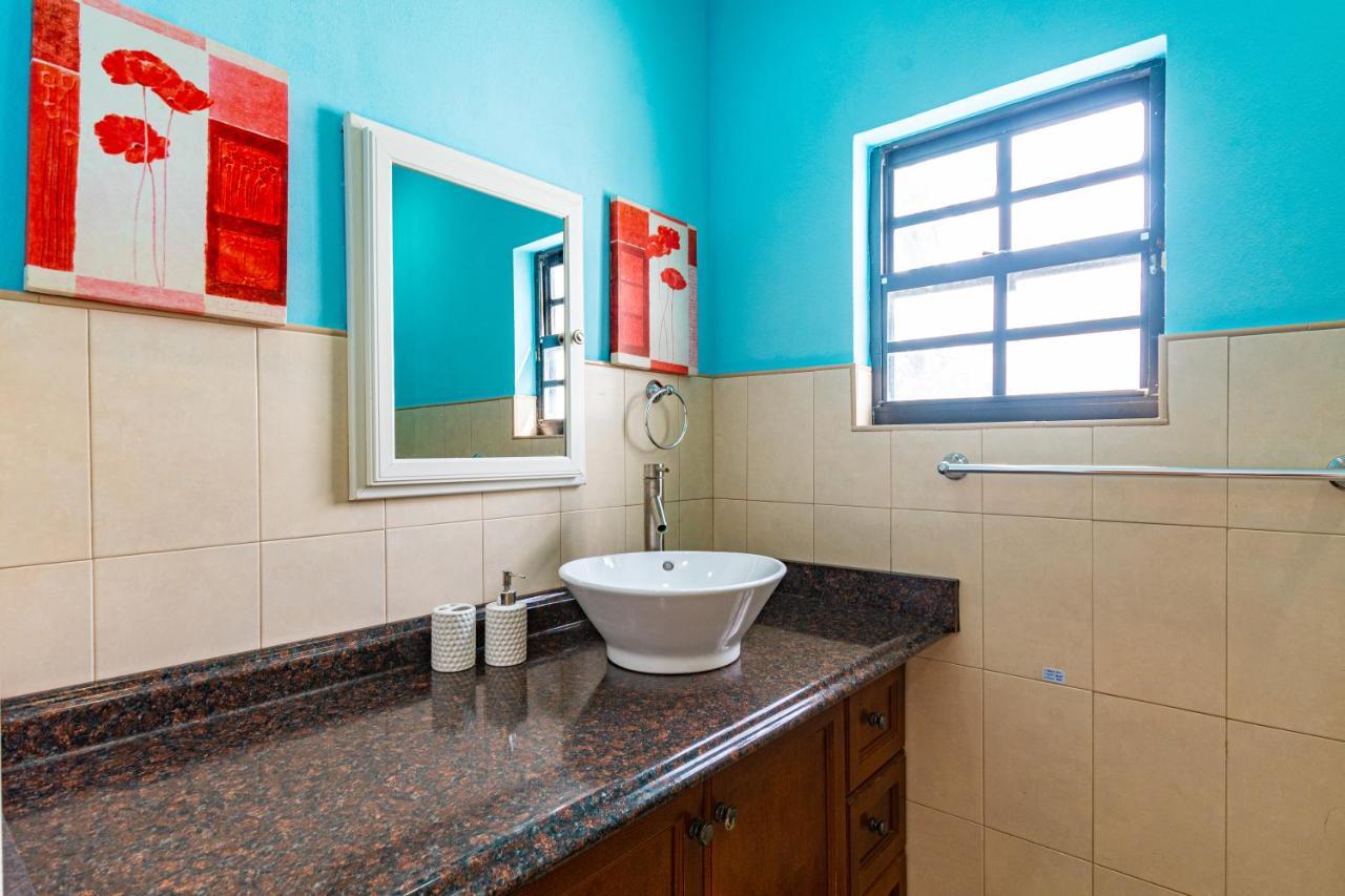 Caprice 14 - Oceanfront Villa - Gated Community With Pool Nassau Esterno foto